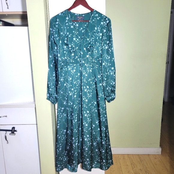 Wyse London shira blossom ditsy floral satin long sleeve maxi dress green 6 - Picture 3 of 14